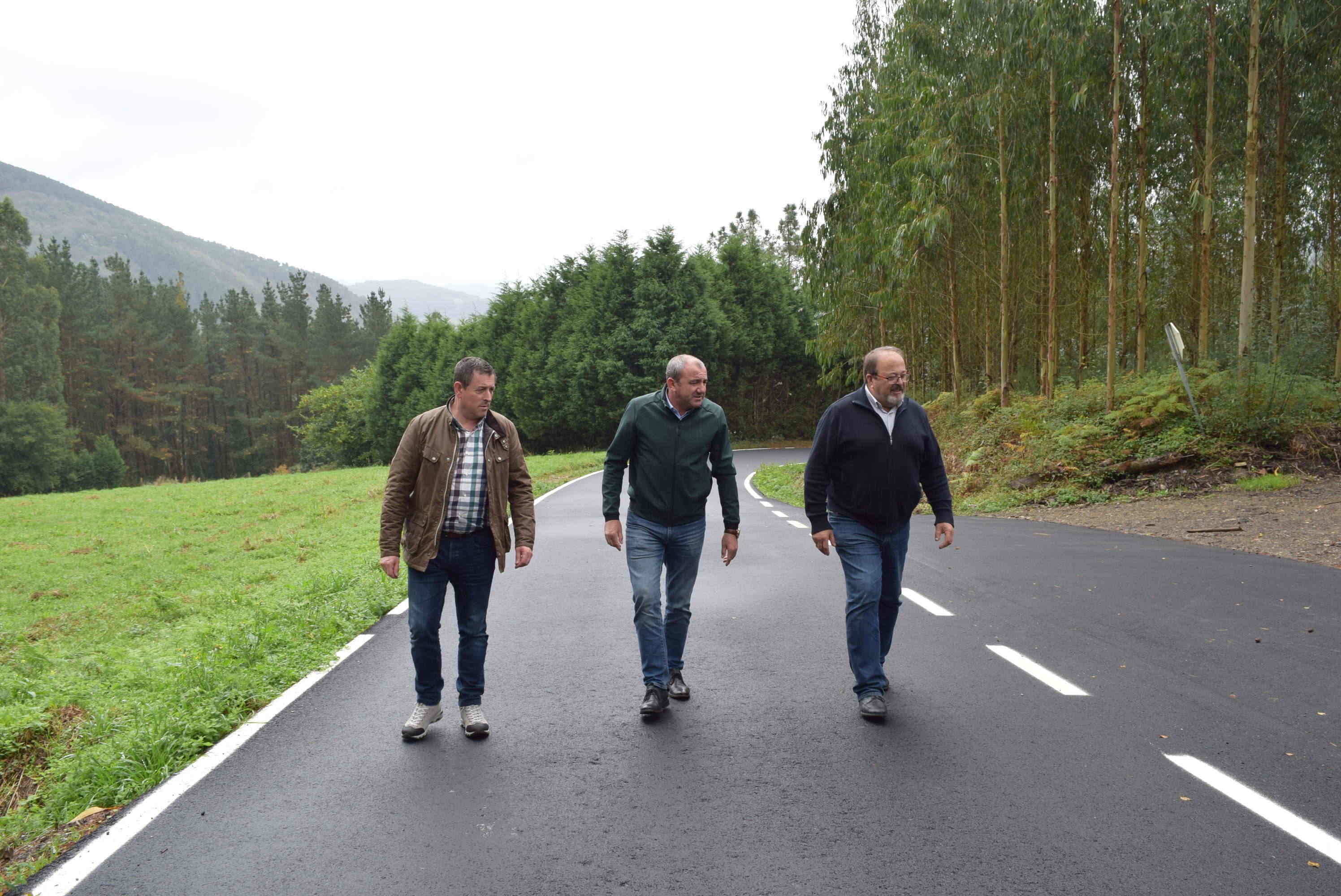 O Goberno da Deputación mellora a estrada que une A Pontenova coa parroquia de Vilaouruz