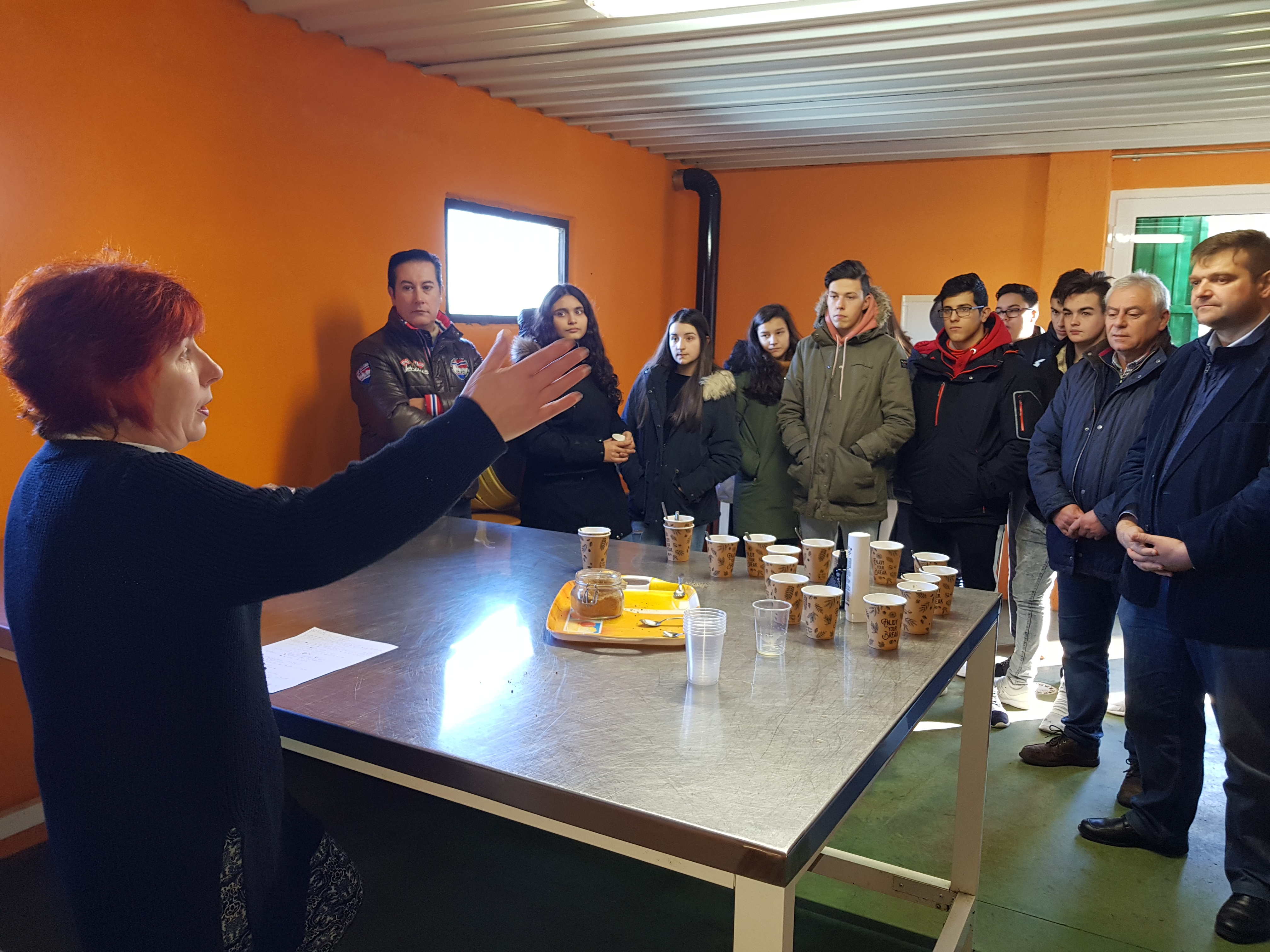 15 mozos do IES de Becerreá coñecen 3 empresas de éxito que están a reinventar o rural en Lugo