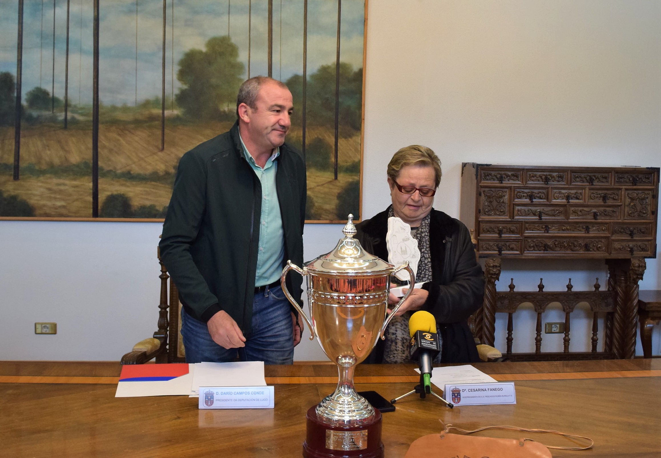 As xogadoras do Burela FSF, campioas da Copa da Raíña, foron homenaxeadas na Deputación