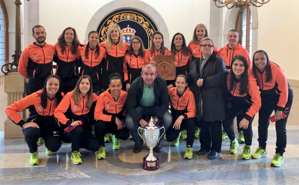 As xogadoras do Burela FSF, campioas da Copa da Raíña, foron homenaxeadas na Deputación