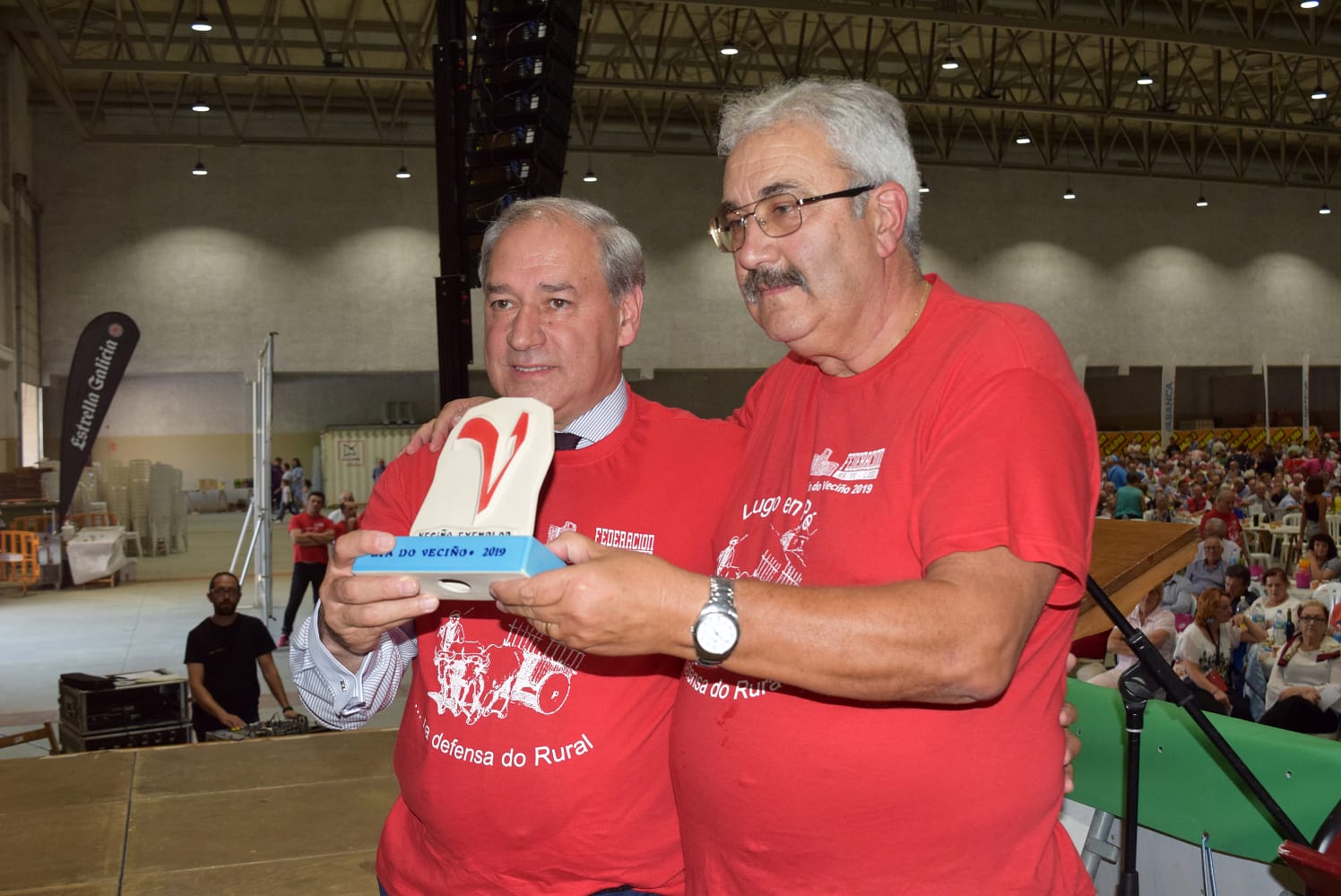 Día Do Veciño 2019.IMG01 José Tomé Roca recibe a V de Veciño