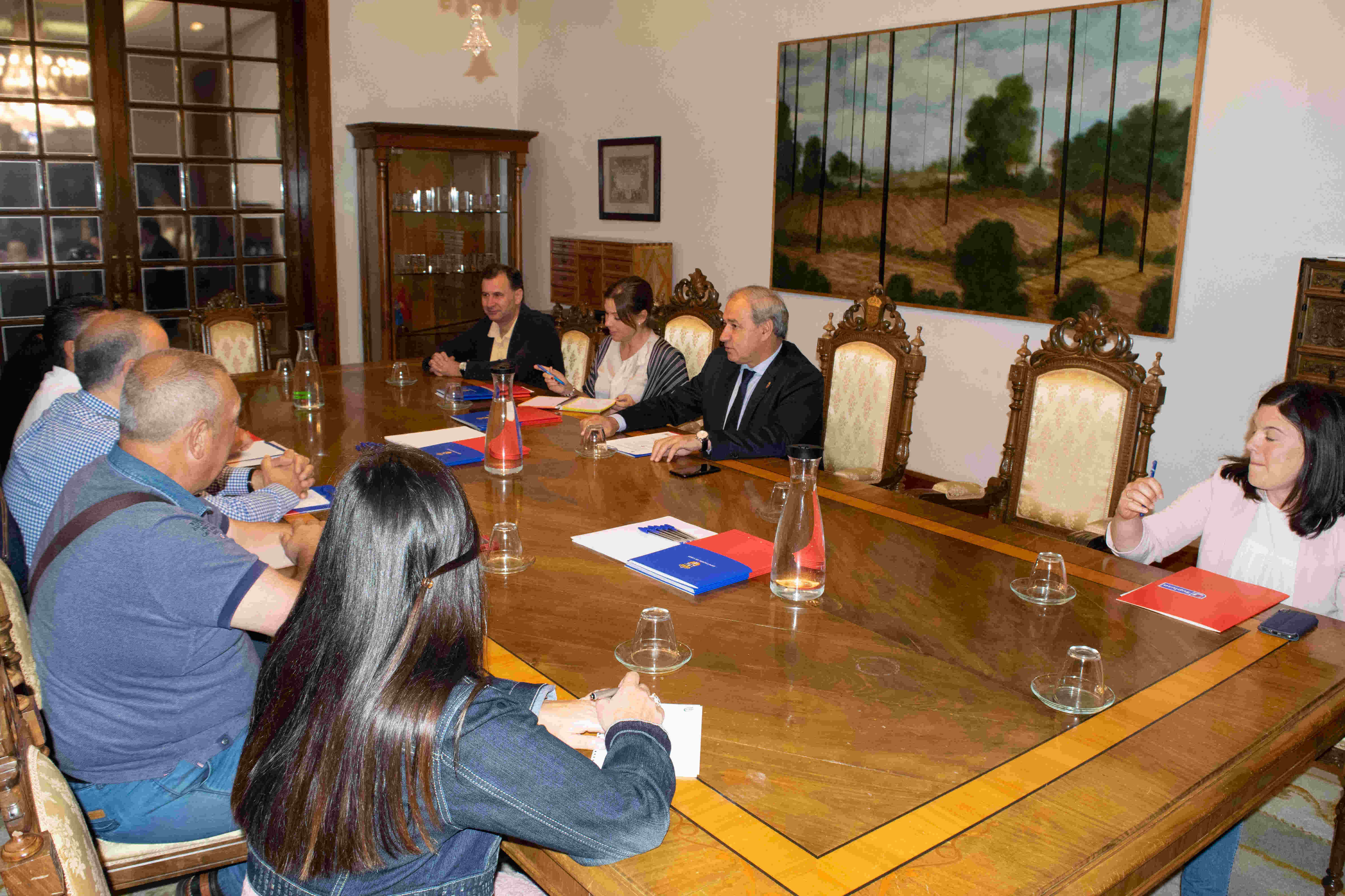 O Presidente informa persoalmente aos sindicatos da Deputación dos acordos de disolución de SUPLUSA O Presidente informa persoalmente aos sindicatos da Deputación dos acordos de disolución de SUPLUSA