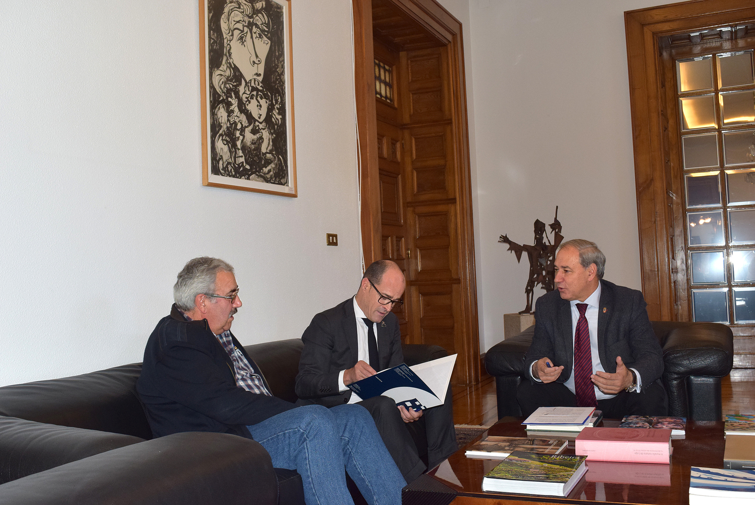 Tomé co secretario xeral da Confederación de Empresarios de Lugo (CEL),  Jaime López, e o presidente da Federación de Asociacións de Veciños de Lugo, Jesús Vázquez