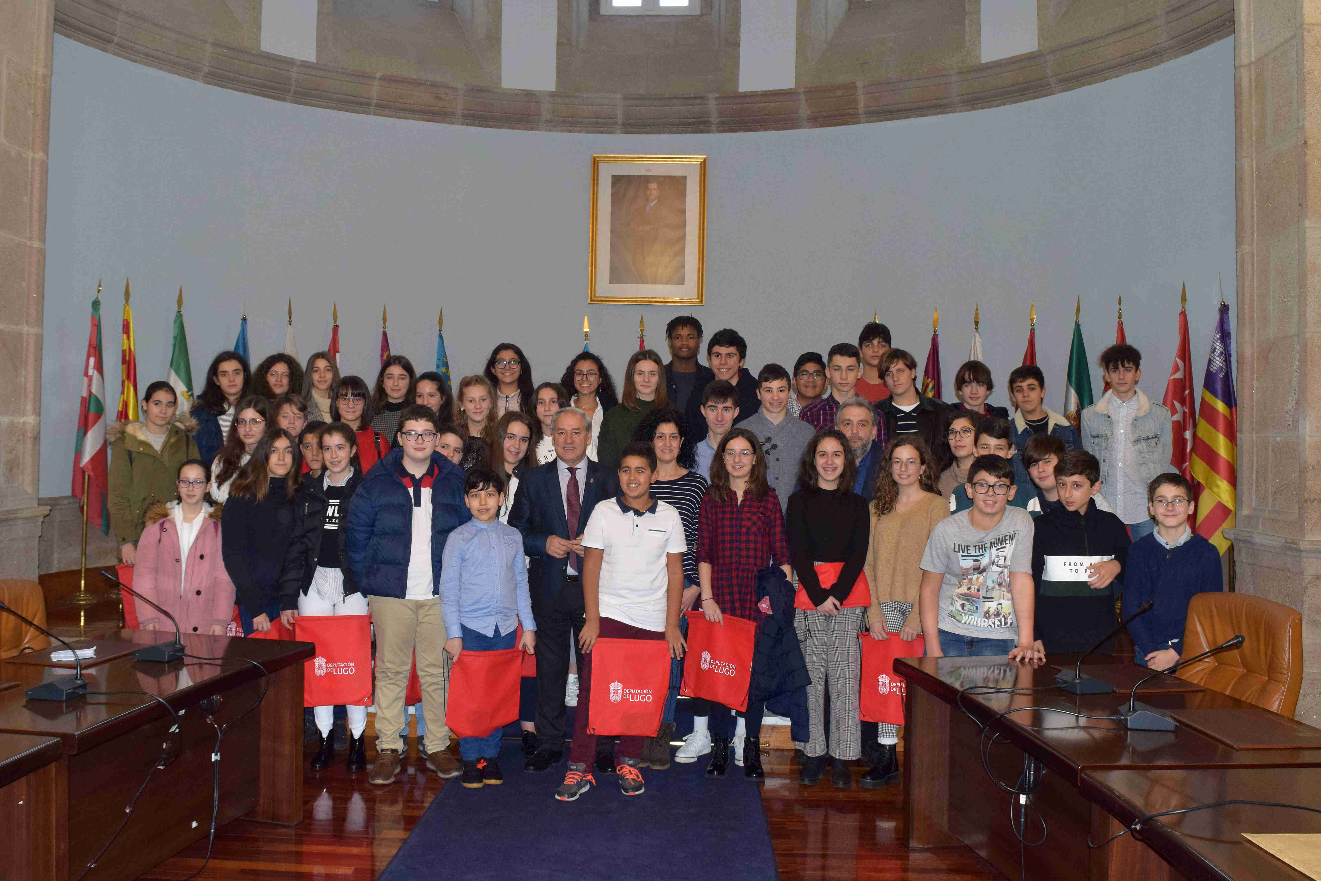 O Presidente recibe na Deputación de Lugo ao alumnado do CPR Torre de Lemos O Presidente recibe na Deputación de Lugo ao alumnado do CPR Torre de Lemos