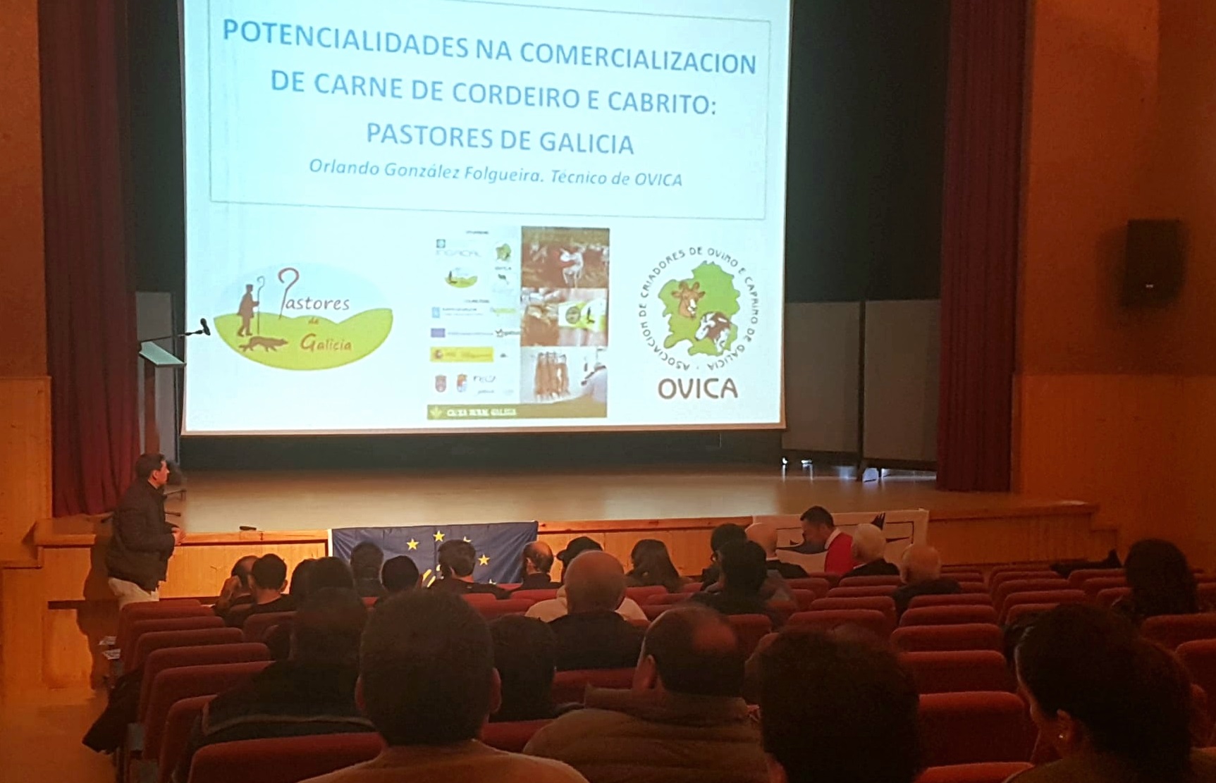 Os comuneiros da Serra do Xistral fórmanse na venda de produtos agrogandeiros vinculados a este territorio Os comuneiros da Serra do Xistral fórmanse na venda de produtos agrogandeiros vinculados a este territorio