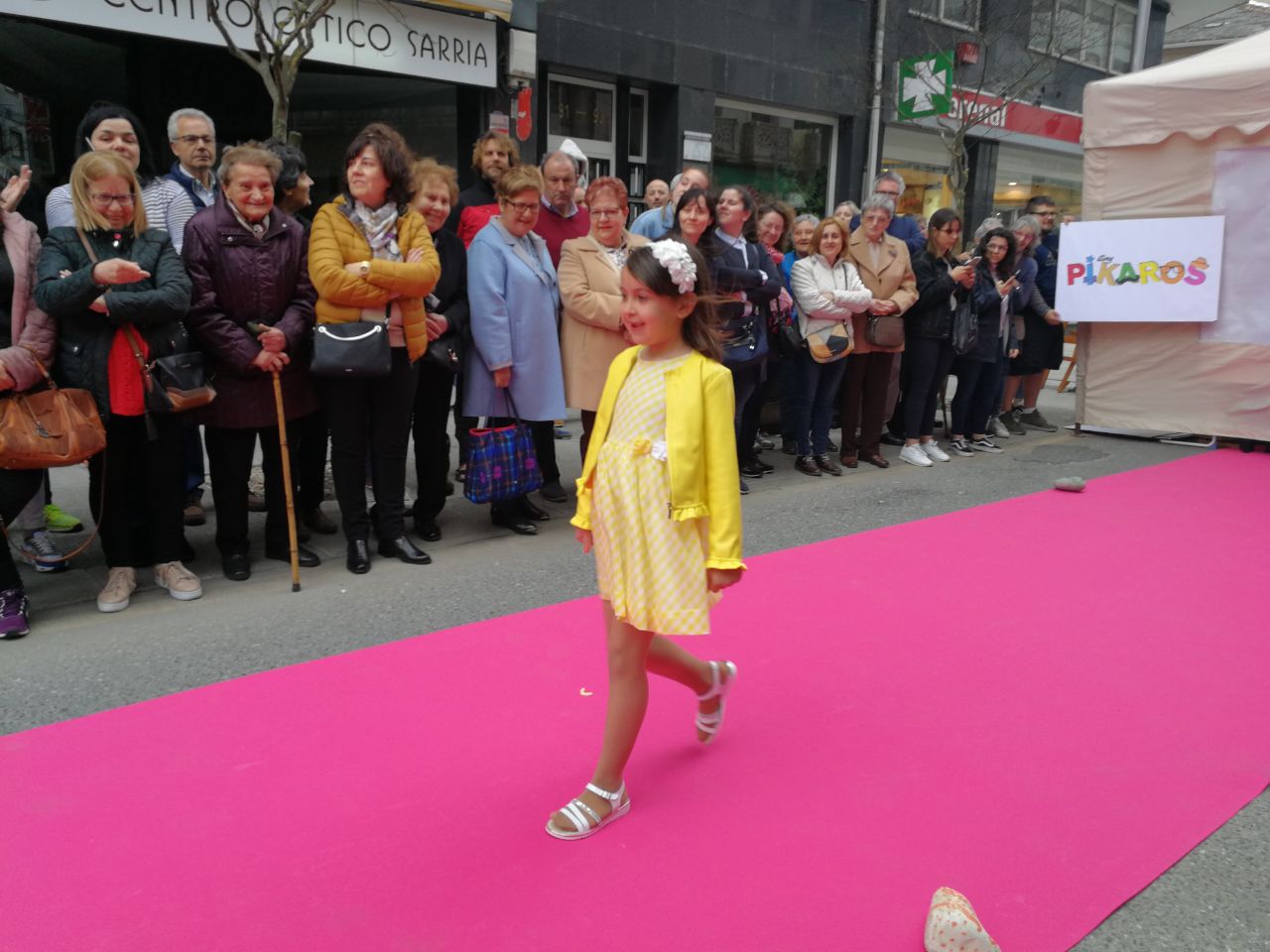 21 comerciantes mostran as últimas tendencias en moda na Noite Aberta de Sarria