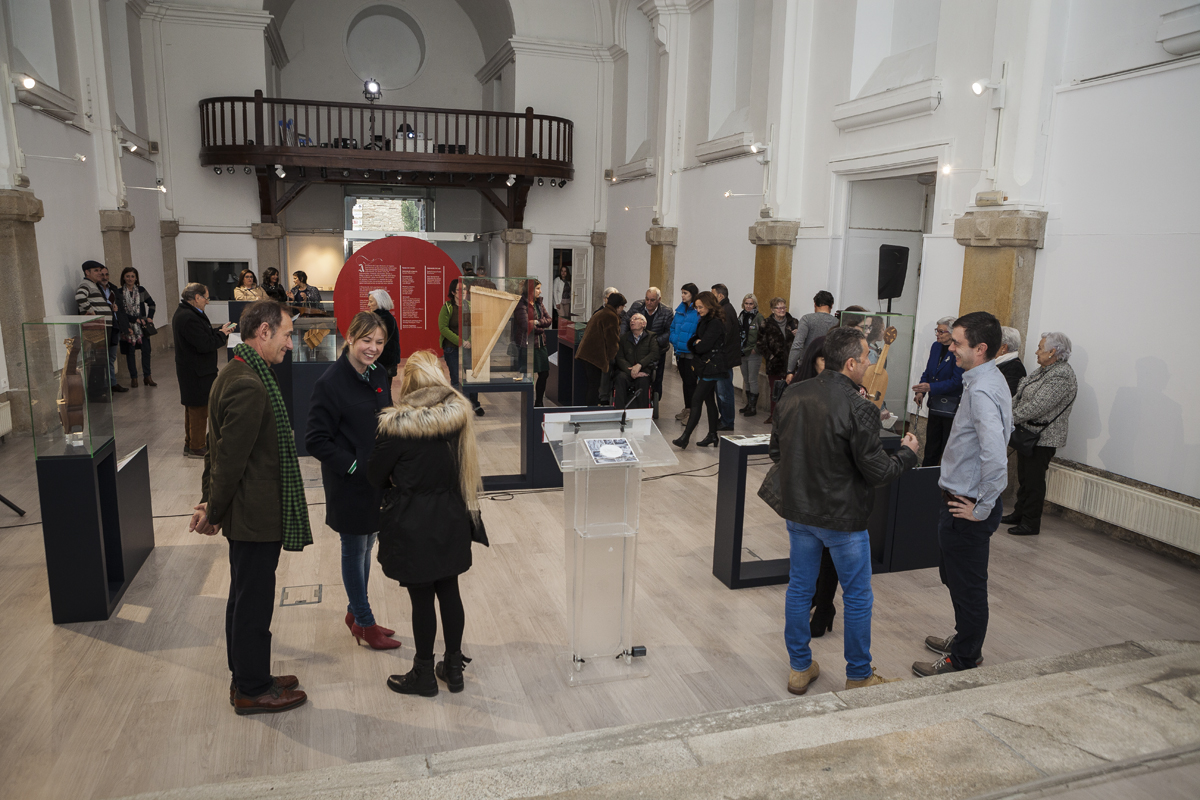 A mostra O Son do Tempo exhibe pezas únicas de instrumentos medievais na Capela de Santa María