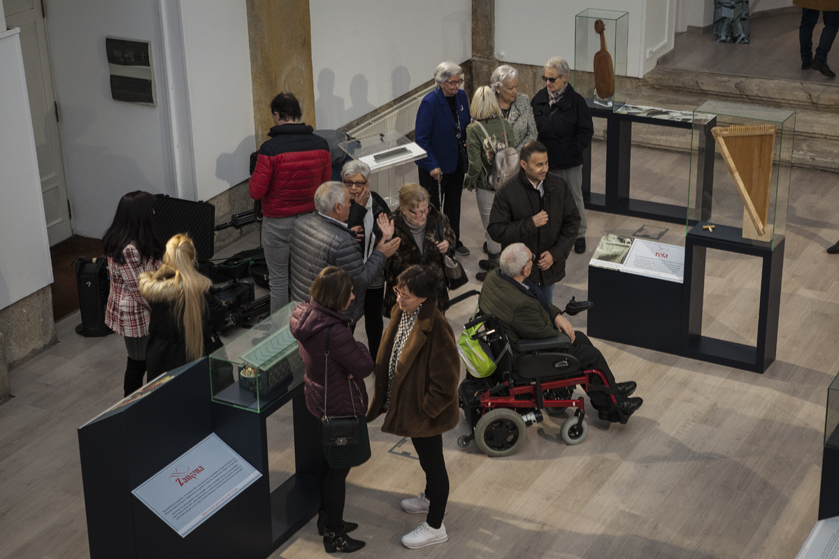 A mostra O Son do Tempo exhibe pezas únicas de instrumentos medievais na Capela de Santa María
