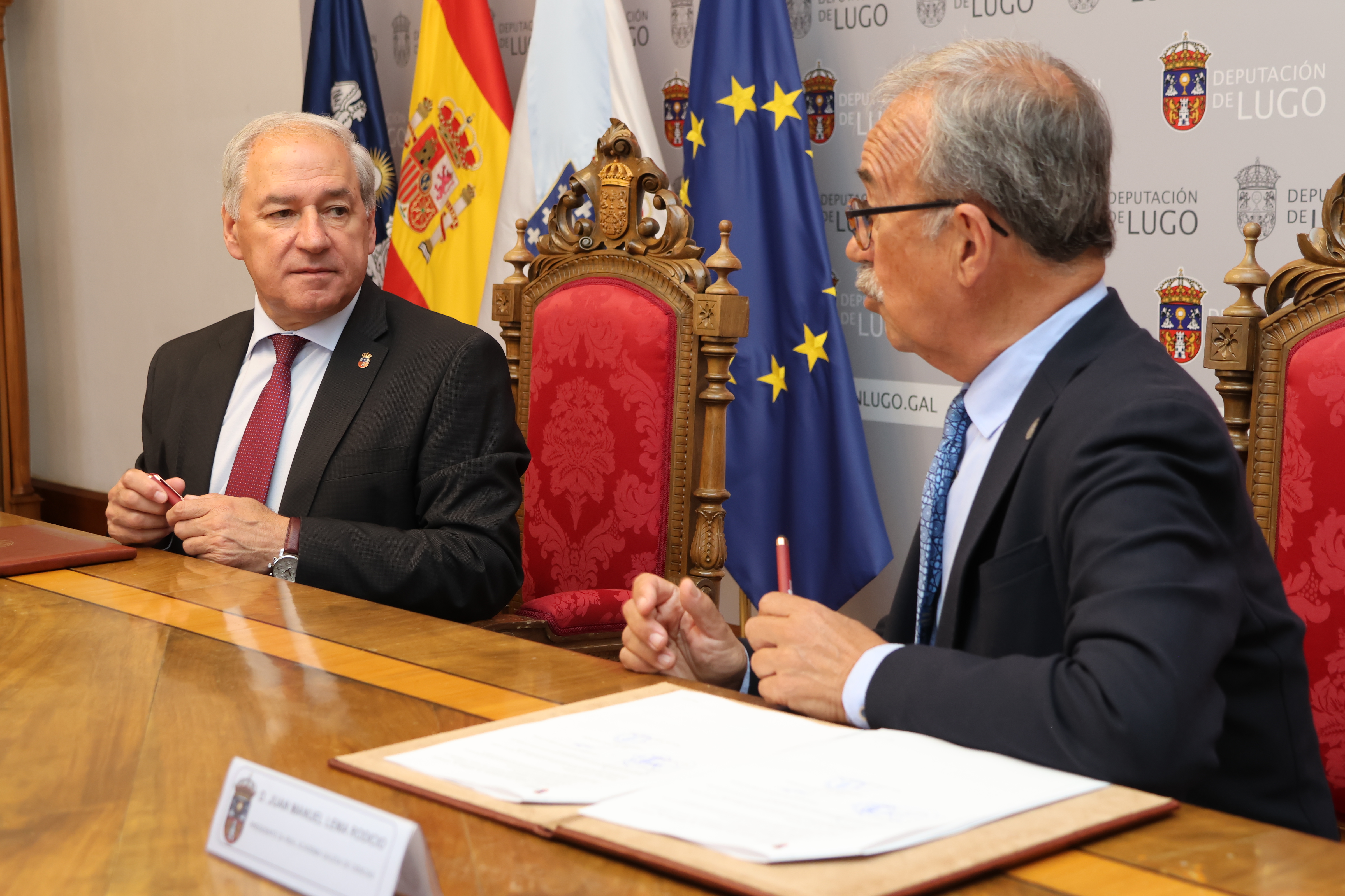 Sinatura convenio Real Academia Galega de Ciencias
