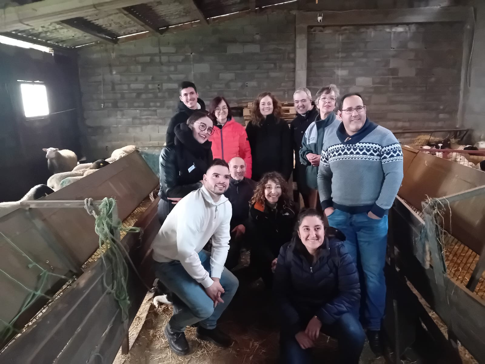 Iria Castro e socios de Ovica visitaron unha gandería de ovino en Vilacote, en Castroverde