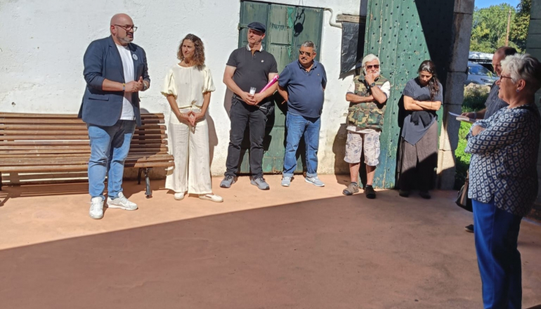 acto de descubrimento da placa de homenaxe a Manuel Díaz